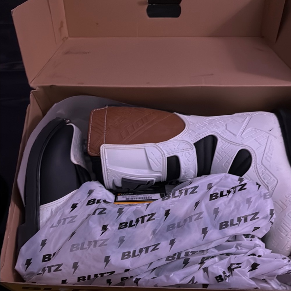 Blitz White and Brown Snowboard Boots